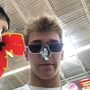 Meet your Posher, Adam